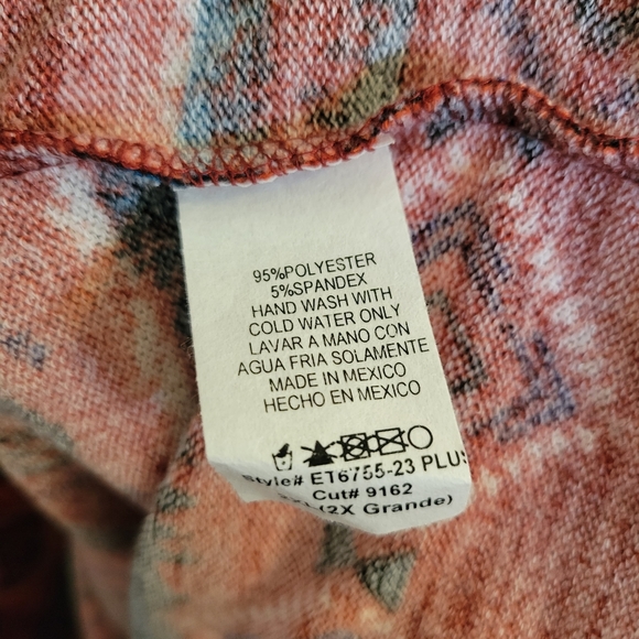 NWOT Geometric Print Baby Doll Top - Picture 4 of 6